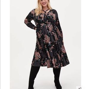 Torrid: BLACK PAISLEY CHALLIS SKATER MIDI DRESS Size 00.